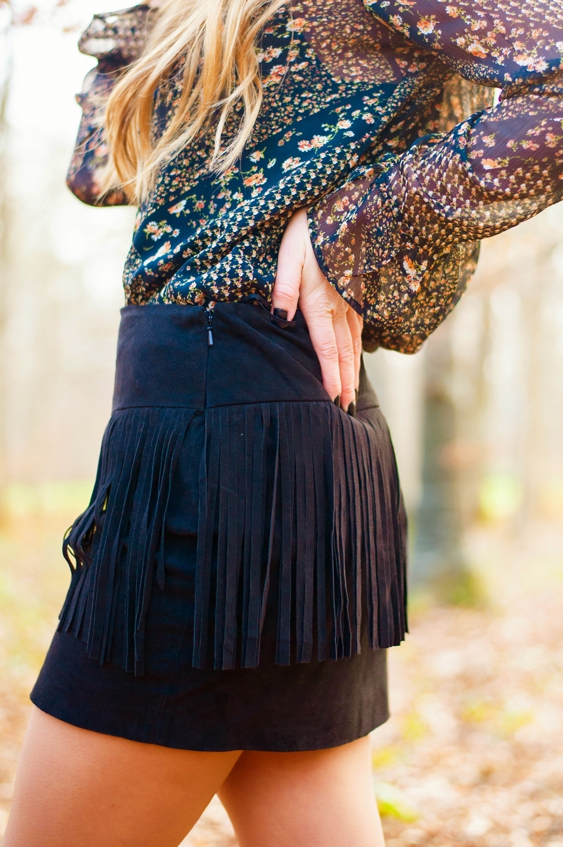 black fringed skirt mini jupe en daim noir à franges