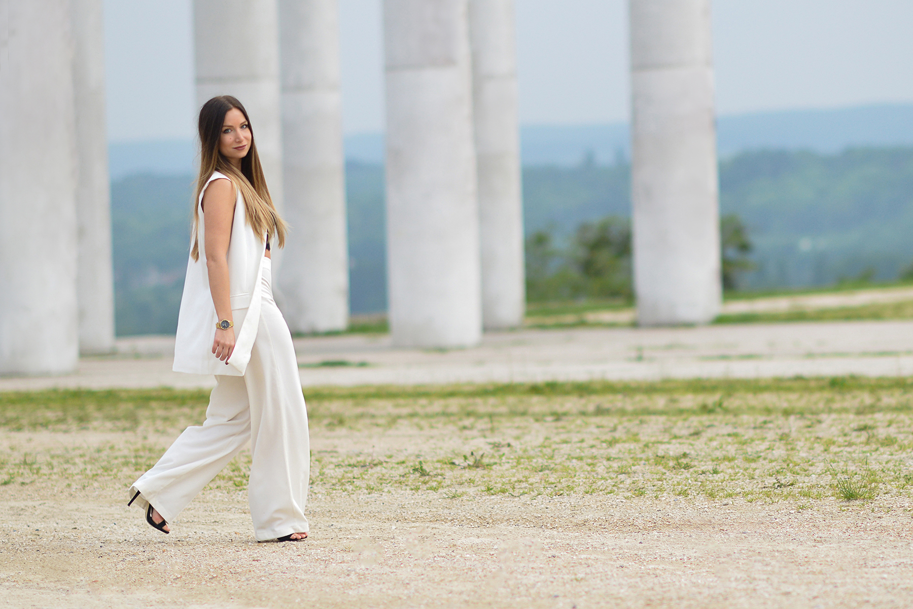 white outfit chic and minimaliste fashion blog