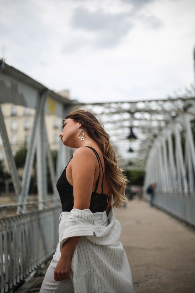 Le smoking blanc ?� fines rayures - La Minute Fashion