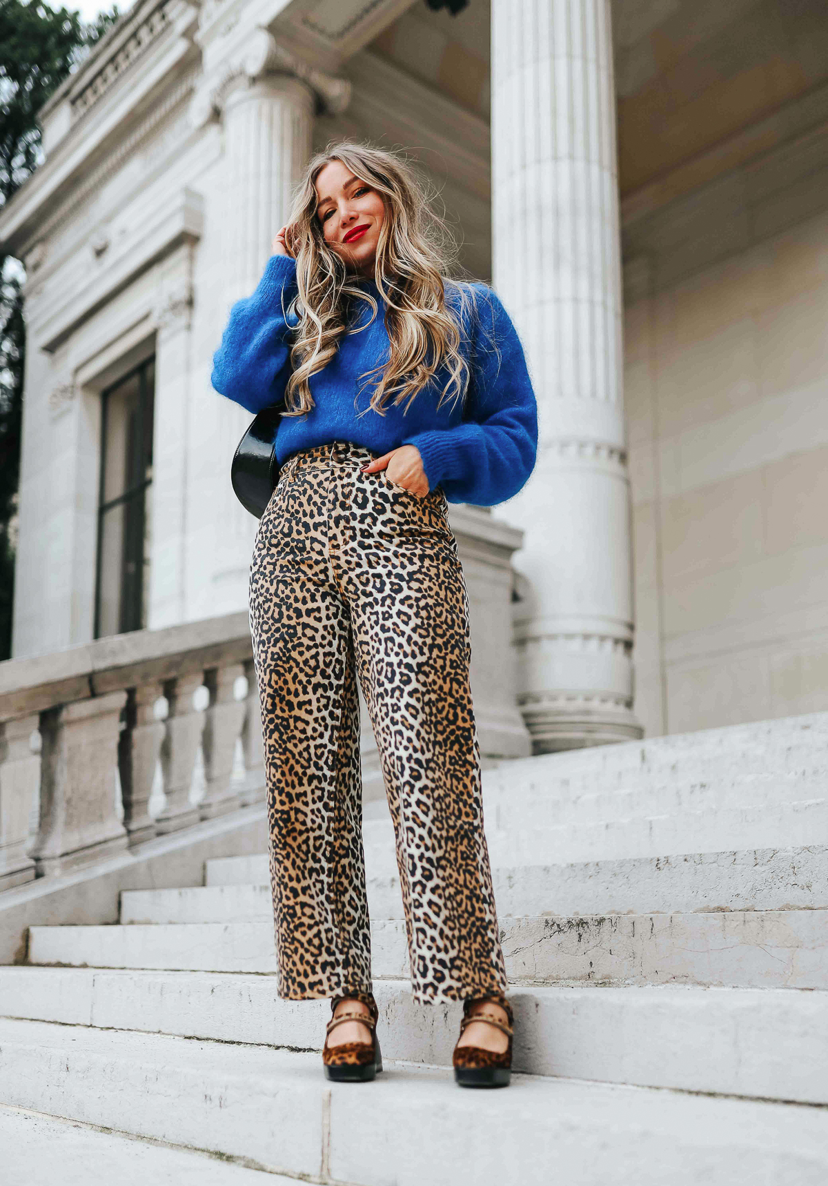 bleu-roi-l-opard-le-combo-qui-d-tonne-la-minute-fashion