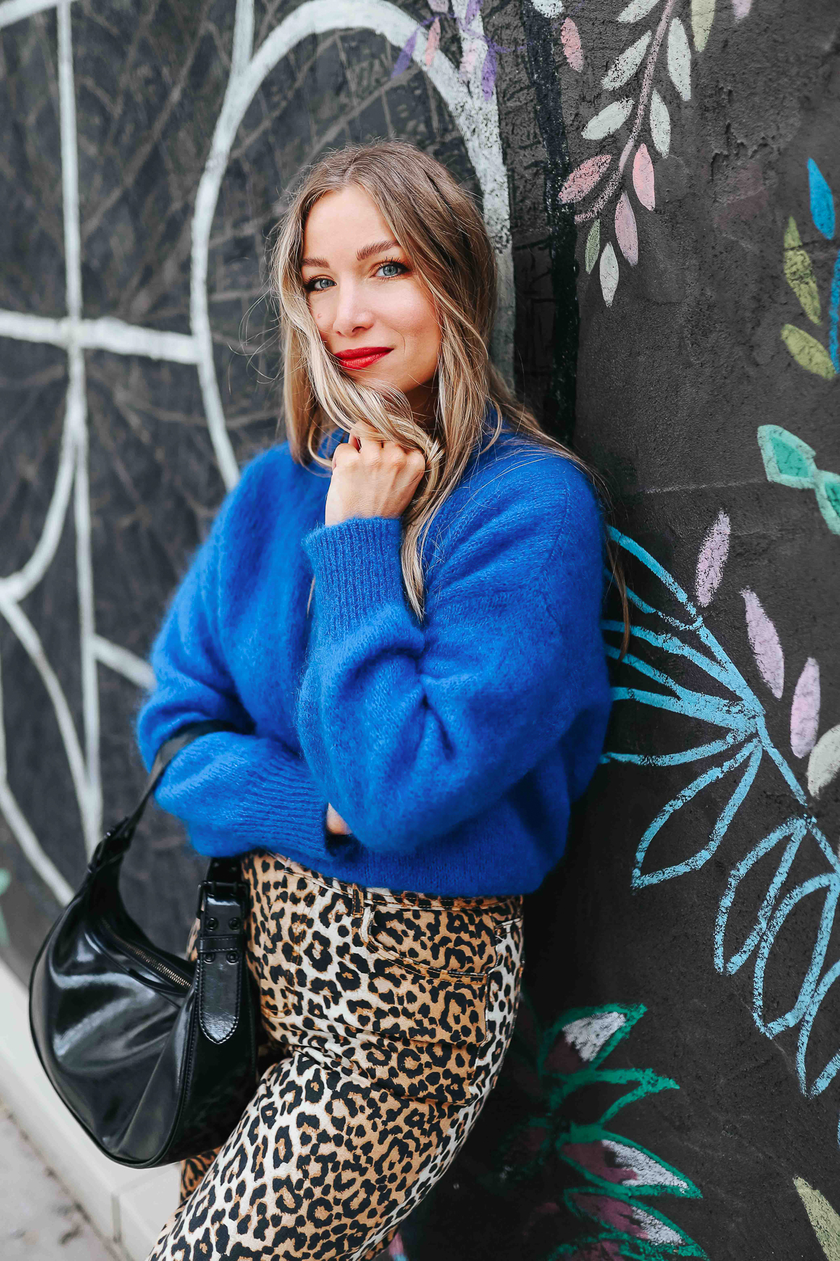 bleu-roi-l-opard-le-combo-qui-d-tonne-la-minute-fashion