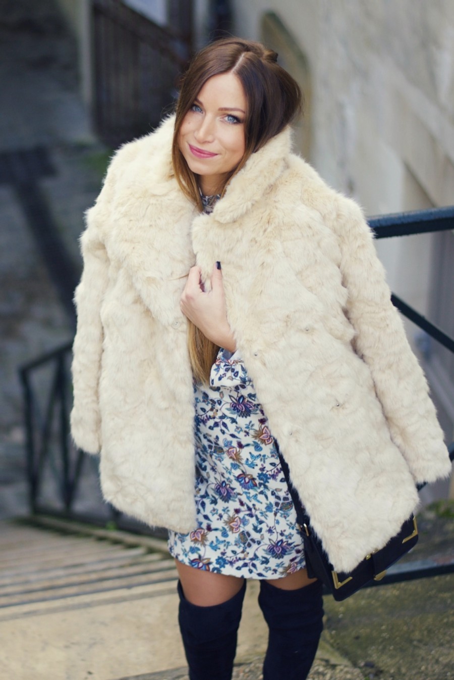 Manteau Faux Cuir Noir Avec Col Fourrure Beige - Taille M, Vintage, Occasion Très Bon état