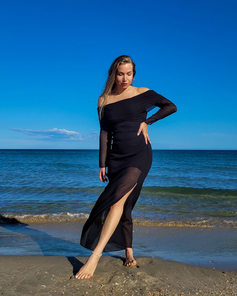 Alethea Robe longue bardot noire asymétrique à épaule dénudée – Club L London - FR